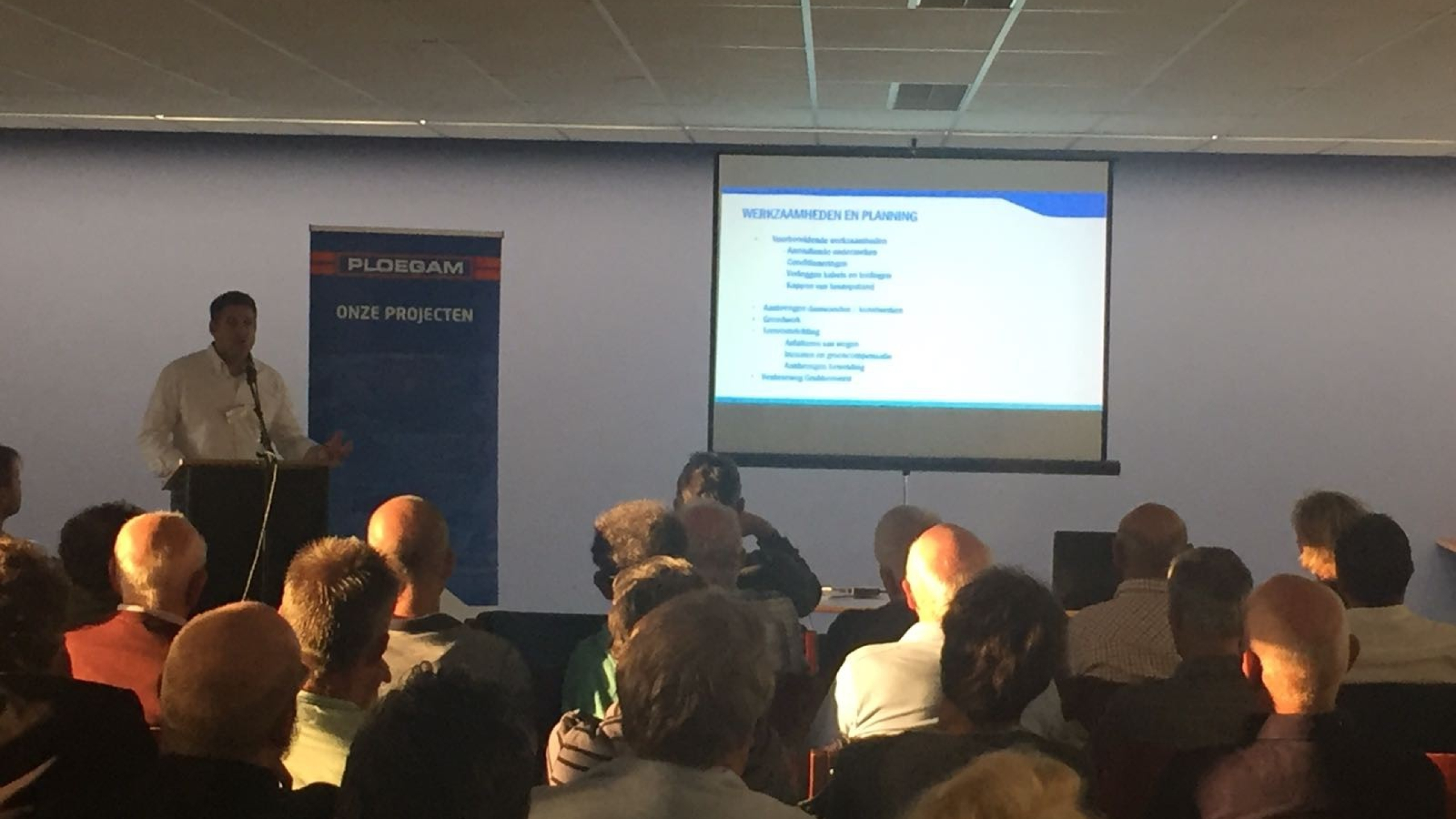 Presentatie bij een bijeenkomst van Ploegam 