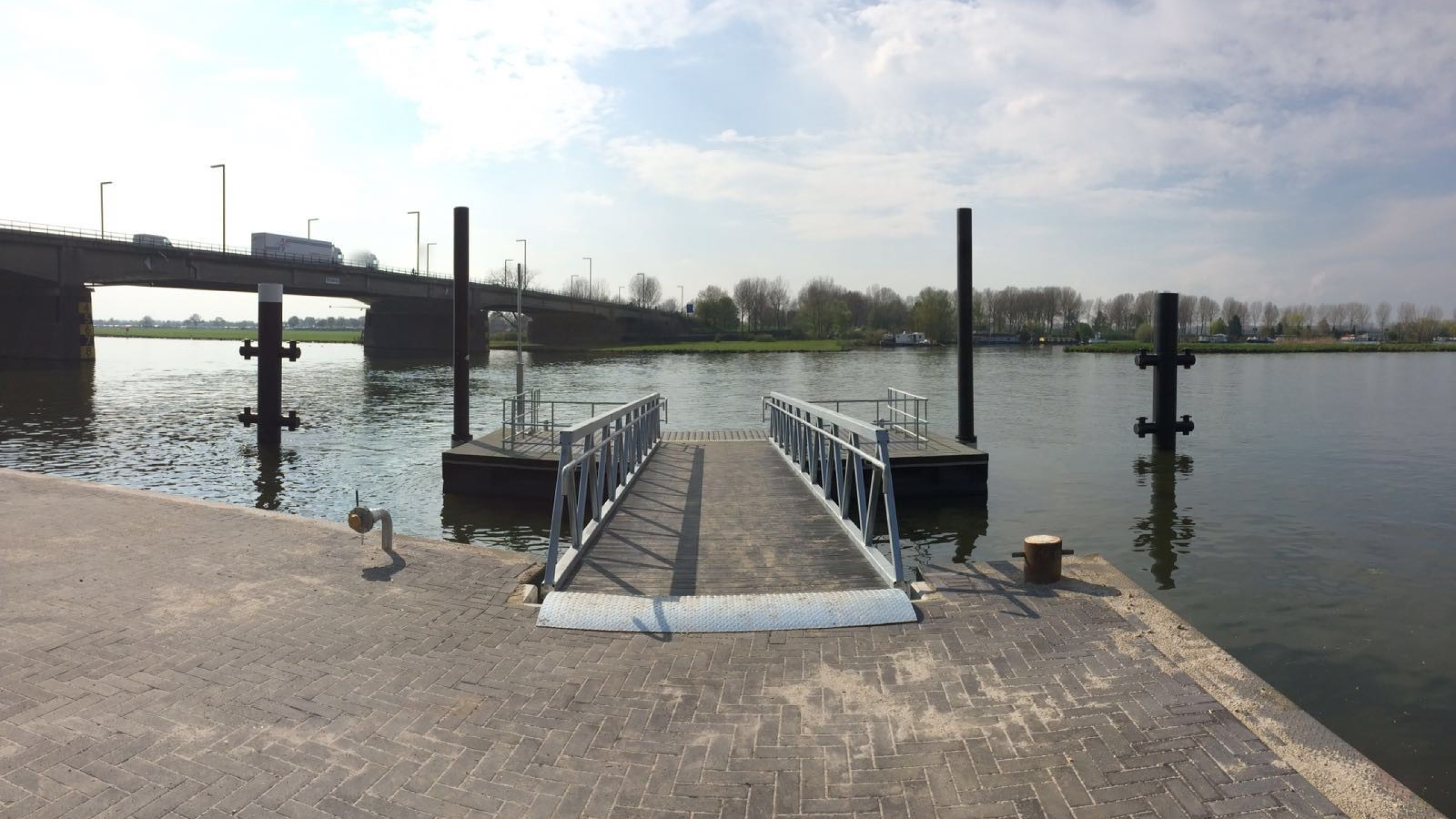 Stijger van de Riviercruiseterminal in Roermond