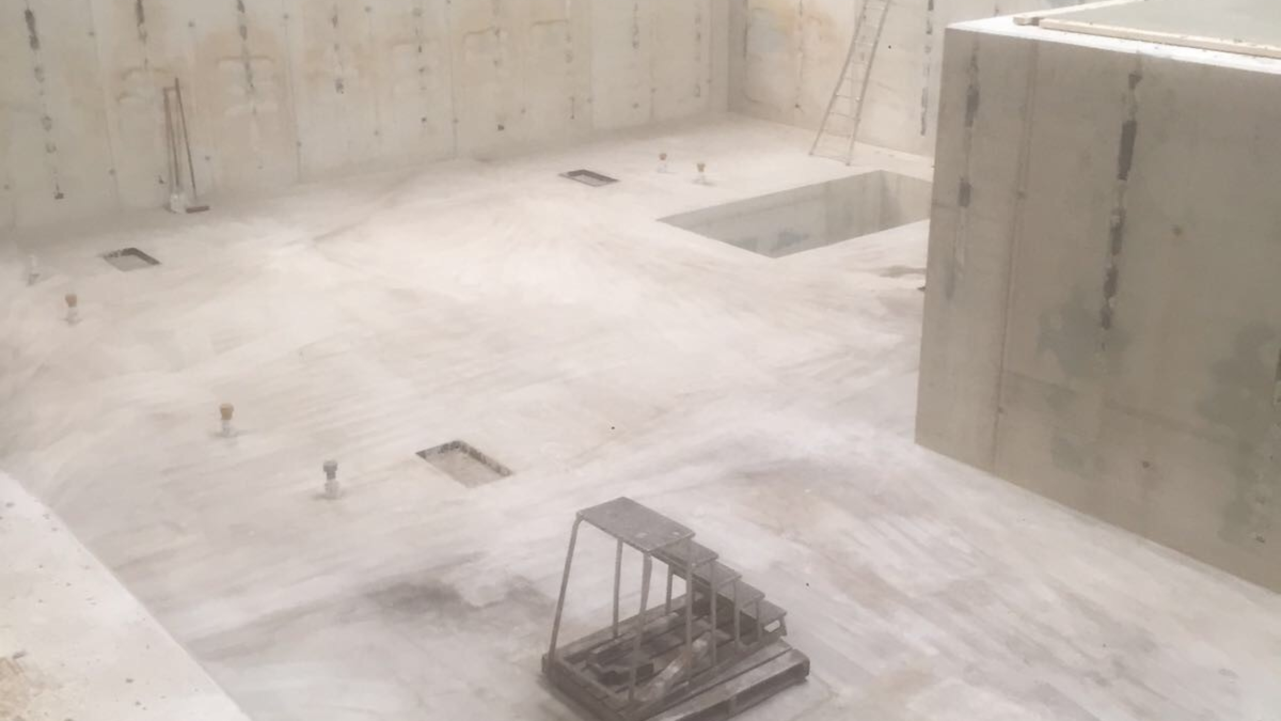 Werkzaamheden bij een bouwkuip voor walsputten in Roermond