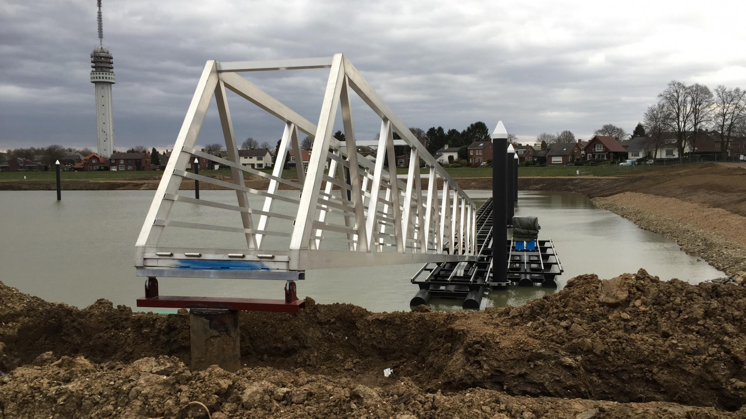 Witte brug bij jachthaven Rosslag