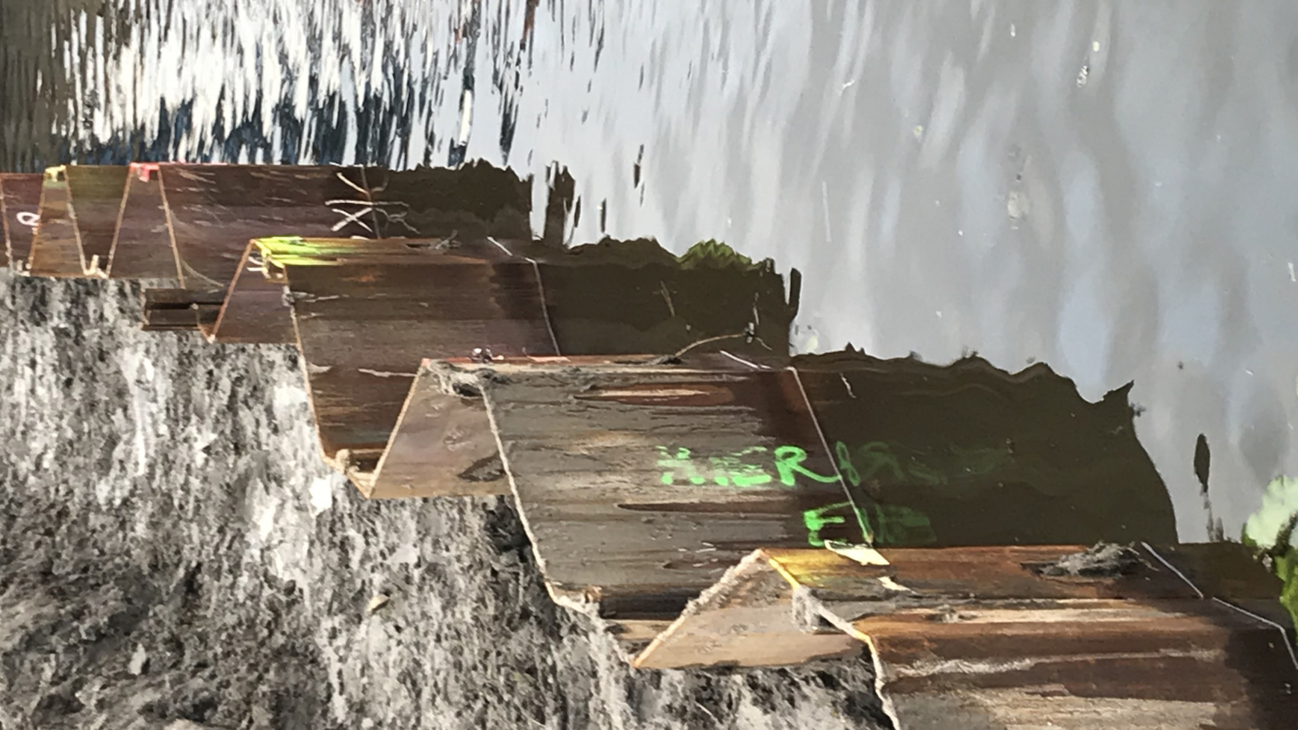 Damwanden geplaatst tussen water en zand in de Boterhuispolder