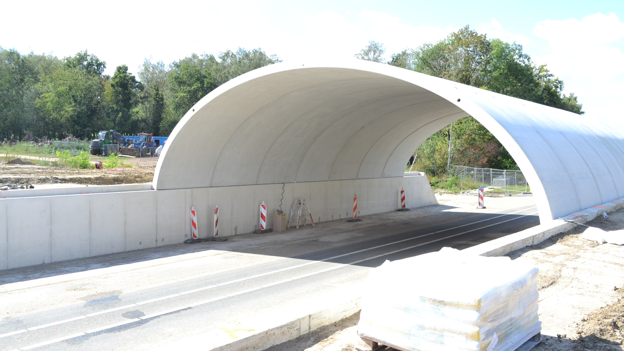 Ecoduct in aanbouw door Ploegam