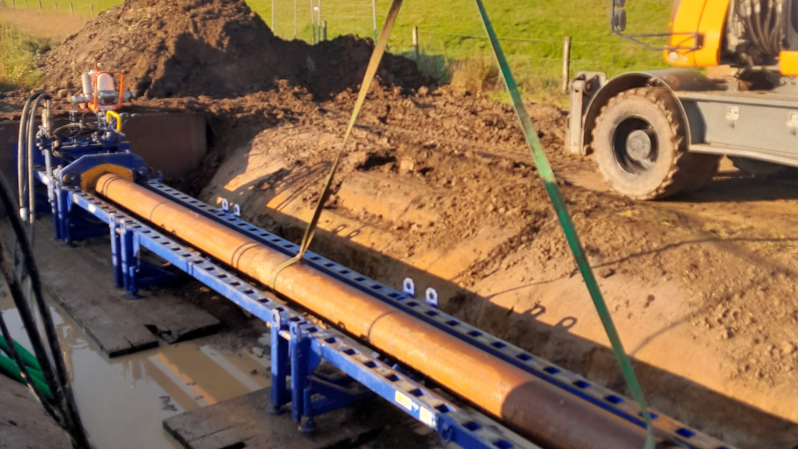 Plaatsen van een buis bij Duiker Grubbenvorst