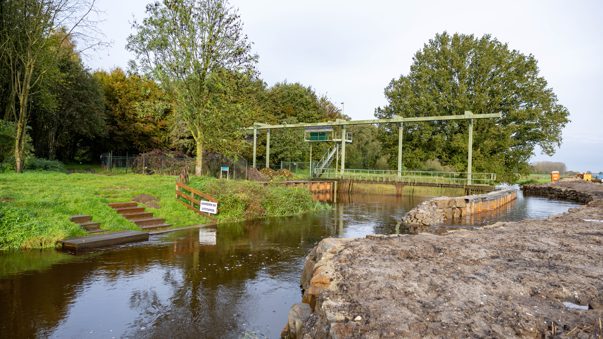 Werkzaamheden bij de Groote Molenbeek in Wanssum