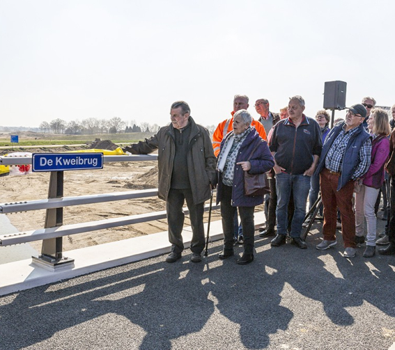 Hubert Mackus onthult naam brug