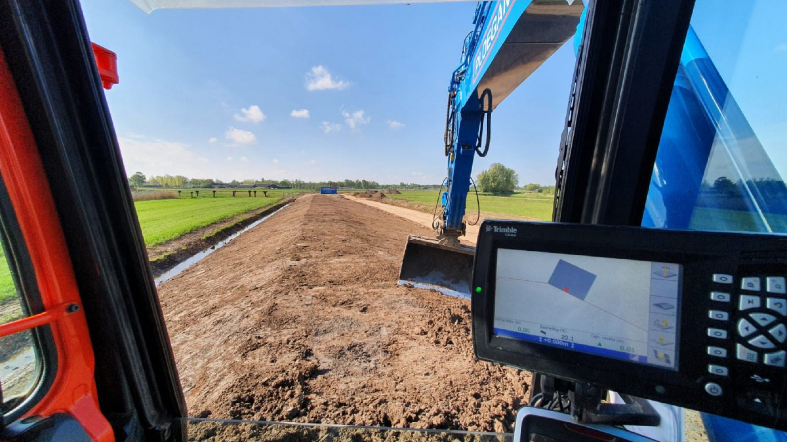 Wilco aan het werk aan de dijk in Esch